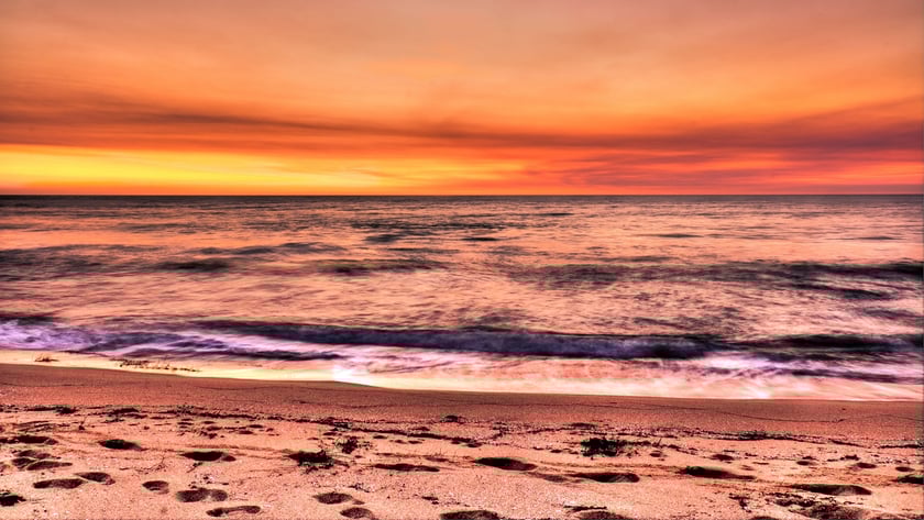 Australia. Zach&oacute;d slońca nad Oceanem Indyjskim